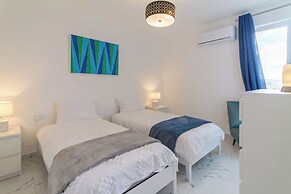 Sunny Penthouse Modern 2 bdr - Sliema