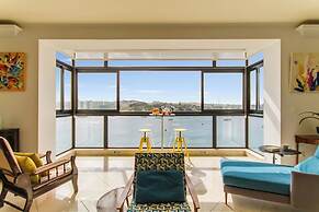 Magnificent sunny seafront Apart Sliema