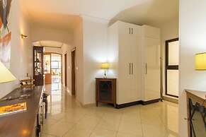 A Magnificent Sunny Seafront Apart Sliema