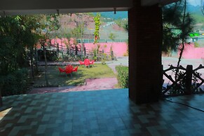 Al Qamar Guest House