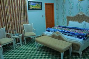 Al Qamar Guest House