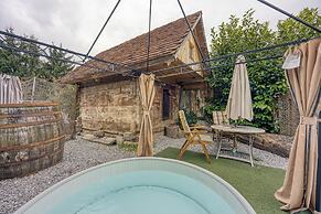 Tiny-mini Bertl With Hot Tub