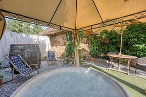 Tiny-mini Bertl With Hot Tub