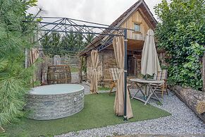 Tiny-mini Bertl With Hot Tub