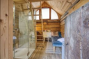 Tiny-mini Bertl With Hot Tub