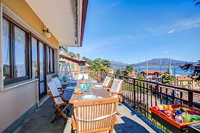 Blooming Villa Cos Lake View