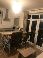 Charming 3-bed Flat in London