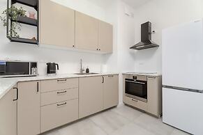 Cosy Apartment With Balcony by Renters