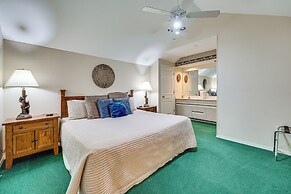 Branson Condo w/ Golf Course Views: Walk to Strip!