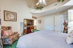 Branson Condo w/ Golf Course Views: Walk to Strip!