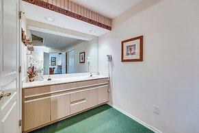 Branson Condo w/ Golf Course Views: Walk to Strip!