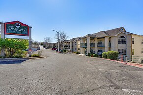 Branson Condo w/ Golf Course Views: Walk to Strip!