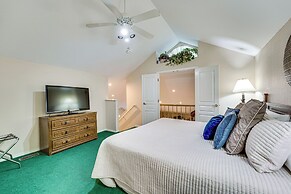 Branson Condo w/ Golf Course Views: Walk to Strip!