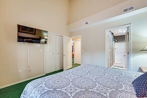 Branson Condo w/ Golf Course Views: Walk to Strip!