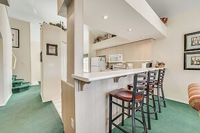 Branson Condo w/ Golf Course Views: Walk to Strip!