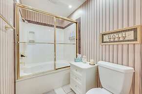 Branson Condo w/ Golf Course Views: Walk to Strip!