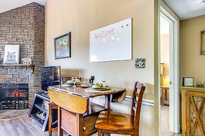 4 Mi to Natl Park: Mountain-view Condo w/ Balcony