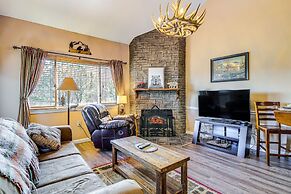 4 Mi to Natl Park: Mountain-view Condo w/ Balcony