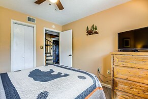 4 Mi to Natl Park: Mountain-view Condo w/ Balcony