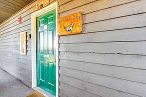 4 Mi to Natl Park: Mountain-view Condo w/ Balcony