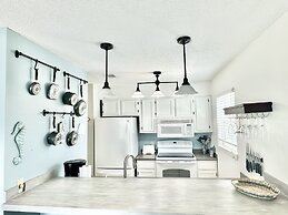 Island Cottage 1 Bedroom Townhouse by RedAwning