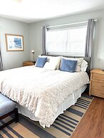 Island Cottage 1 Bedroom Townhouse by RedAwning