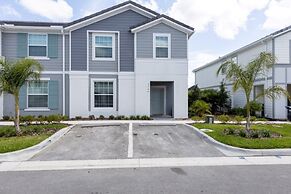 Beautiful 5 Bed Home Away From Home 5 Bedroom Townhouse by RedAwning