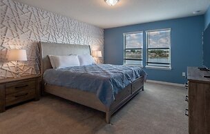 Beautiful 5 Bed Home Away From Home 5 Bedroom Townhouse by RedAwning