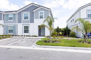 Beautiful 5 Bed Home Away From Home 5 Bedroom Townhouse by RedAwning