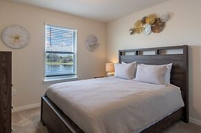 Beautiful 5 Bed Home Away From Home 5 Bedroom Townhouse by RedAwning