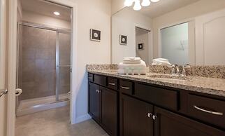 Beautiful 5 Bed Home Away From Home 5 Bedroom Townhouse by RedAwning