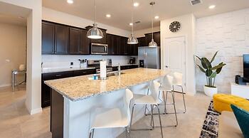 Beautiful 5 Bed Home Away From Home 5 Bedroom Townhouse by RedAwning