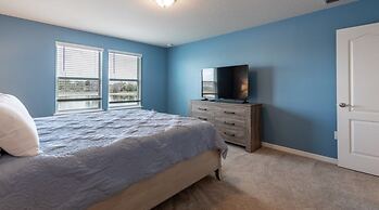 Beautiful 5 Bed Home Away From Home 5 Bedroom Townhouse by RedAwning