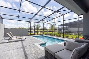 Beautiful 5 Bed Home Away From Home 5 Bedroom Townhouse by RedAwning