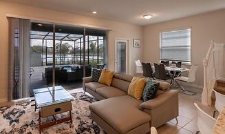 Beautiful 5 Bed Home Away From Home 5 Bedroom Townhouse by RedAwning