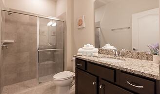 Beautiful 5 Bed Home Away From Home 5 Bedroom Townhouse by RedAwning