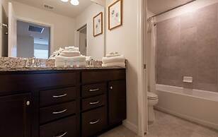 Beautiful 5 Bed Home Away From Home 5 Bedroom Townhouse by RedAwning