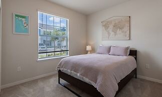 Beautiful 5 Bed Home Away From Home 5 Bedroom Townhouse by RedAwning