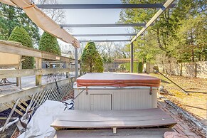 East Hampton Home w/ Hot Tub & Seasonal Pool!