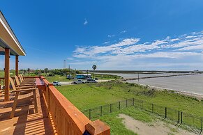 Port Bolivar Beach House w/ Oceanfront Views!