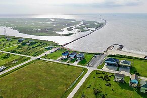 Port Bolivar Beach House w/ Oceanfront Views!