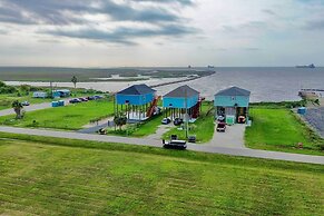 Port Bolivar Beach House w/ Oceanfront Views!