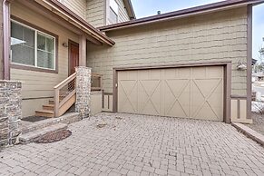 Flagstaff Townhome w/ Patio: 4 Mi to Downtown!