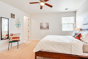 Flagstaff Townhome w/ Patio: 4 Mi to Downtown!