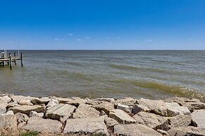 Bayfront Maryland Retreat w/ Deck, Near Beaches!