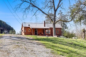 Serene Guion Cabin < 1 Mi to the White River!