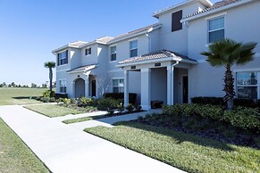 Cozy 4 Bed Town Home With Splash Pool 4 Bedroom Townhouse by RedAwning