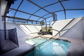 Cozy 4 Bed Town Home With Splash Pool 4 Bedroom Townhouse by RedAwning