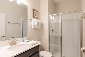 Cozy 4 Bed Town Home With Splash Pool 4 Bedroom Townhouse by RedAwning