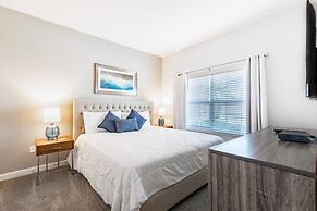 Cozy 4 Bed Town Home With Splash Pool 4 Bedroom Townhouse by RedAwning